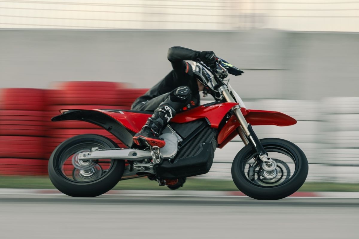 Stark Future presenta la VARG SM: supermoto, superpotente